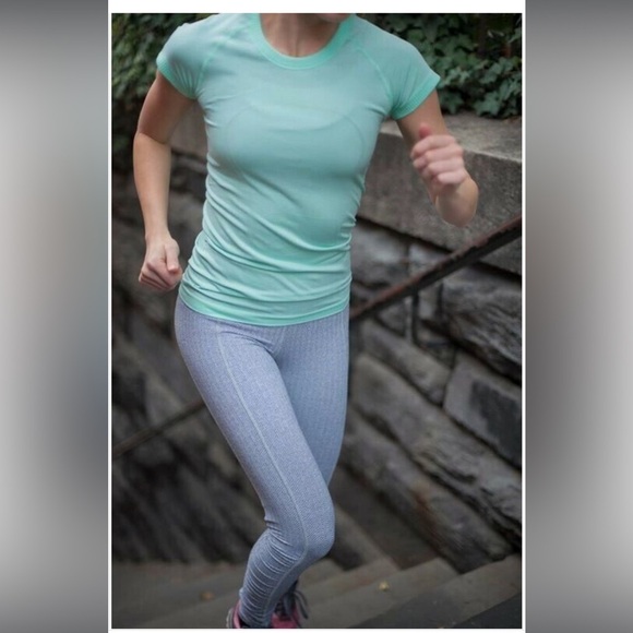 Lululemon Turn Around Tight Heathered Herringbone. Size 4. - Picture 3 of 16